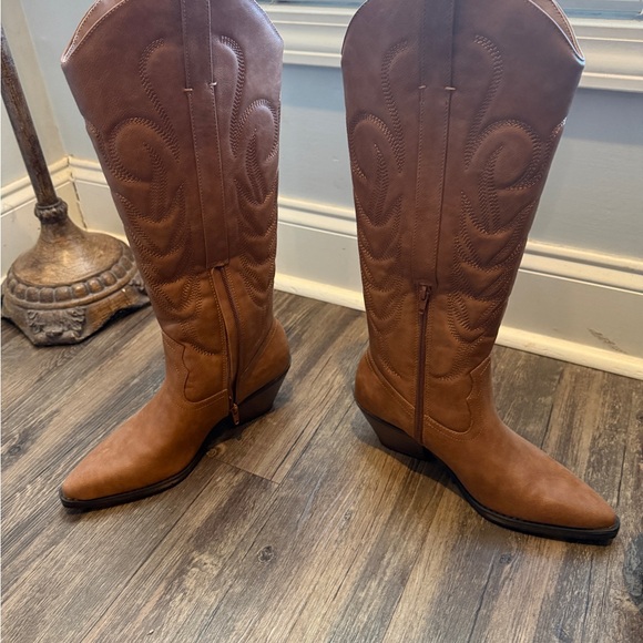 NEVER WORN ALTAR’D STATE TALL WESTERN BOOTS - Picture 6 of 6